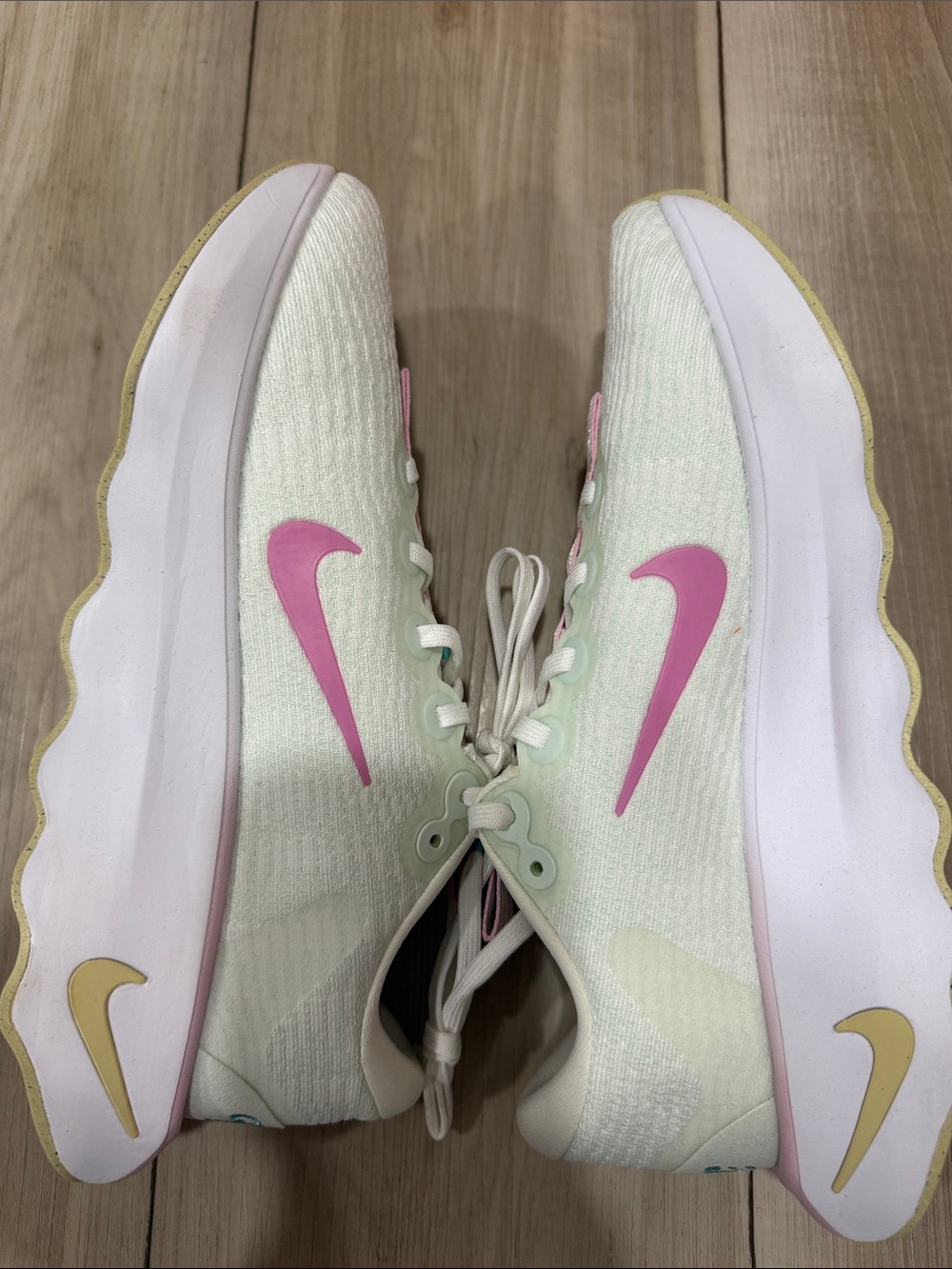 Nike Women's Trainers - Pink & Pale Yellow Accents - Picture 4 of 8